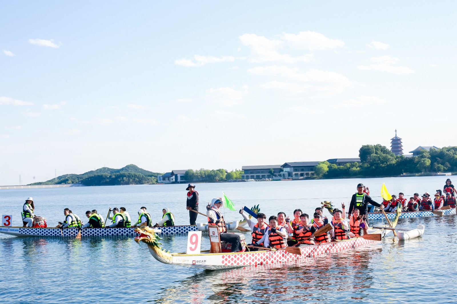 23608518.jpg —金海湖游船草坪团建小游戏2021.07京津冀—7派轰趴馆轰|陀螺团建活动实拍(图2)