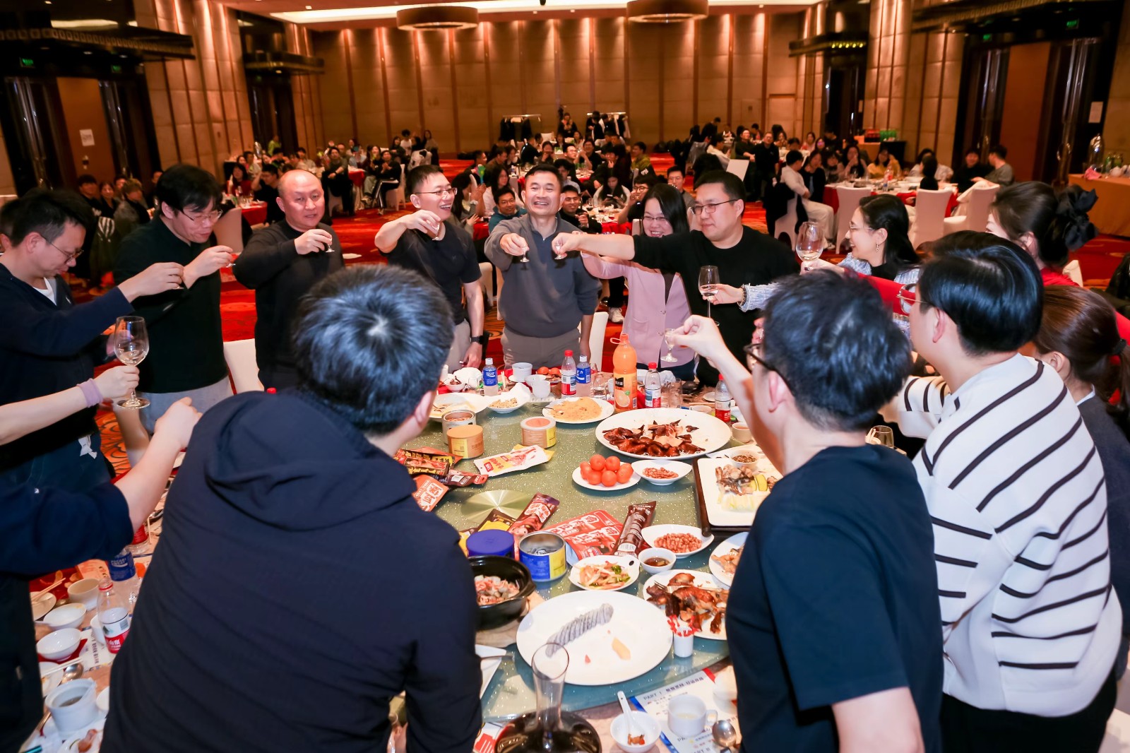 29540108.jpg 2026年初多事业部年会扎堆:环球影城、皇冠假日、海淀朝阳2|陀螺团建活动实拍(图4)
