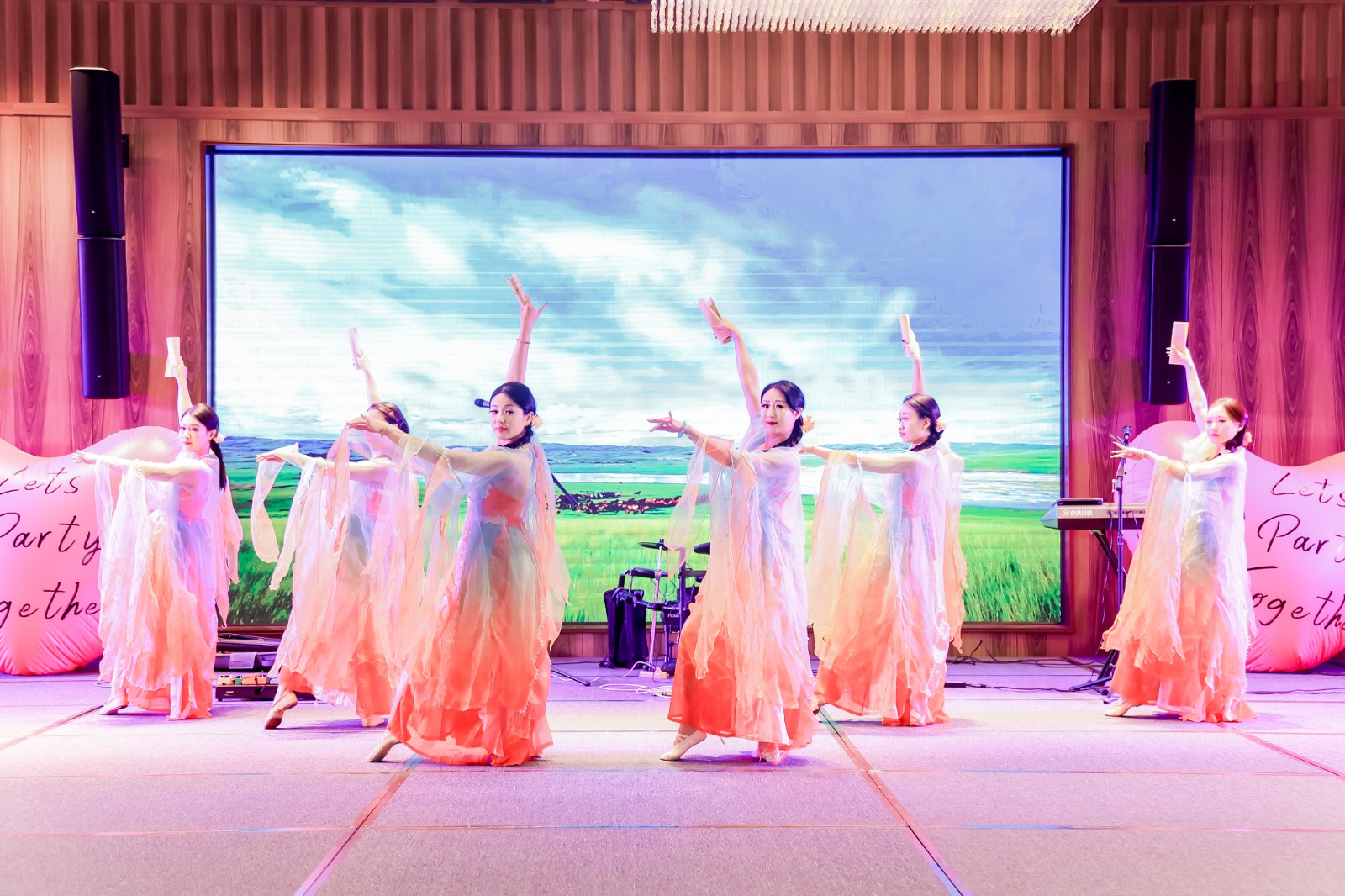 41408190.jpg 2024年9月翠云山皇冠酒店大会(170人330人,分两批)|陀螺团建活动实拍(图2)
