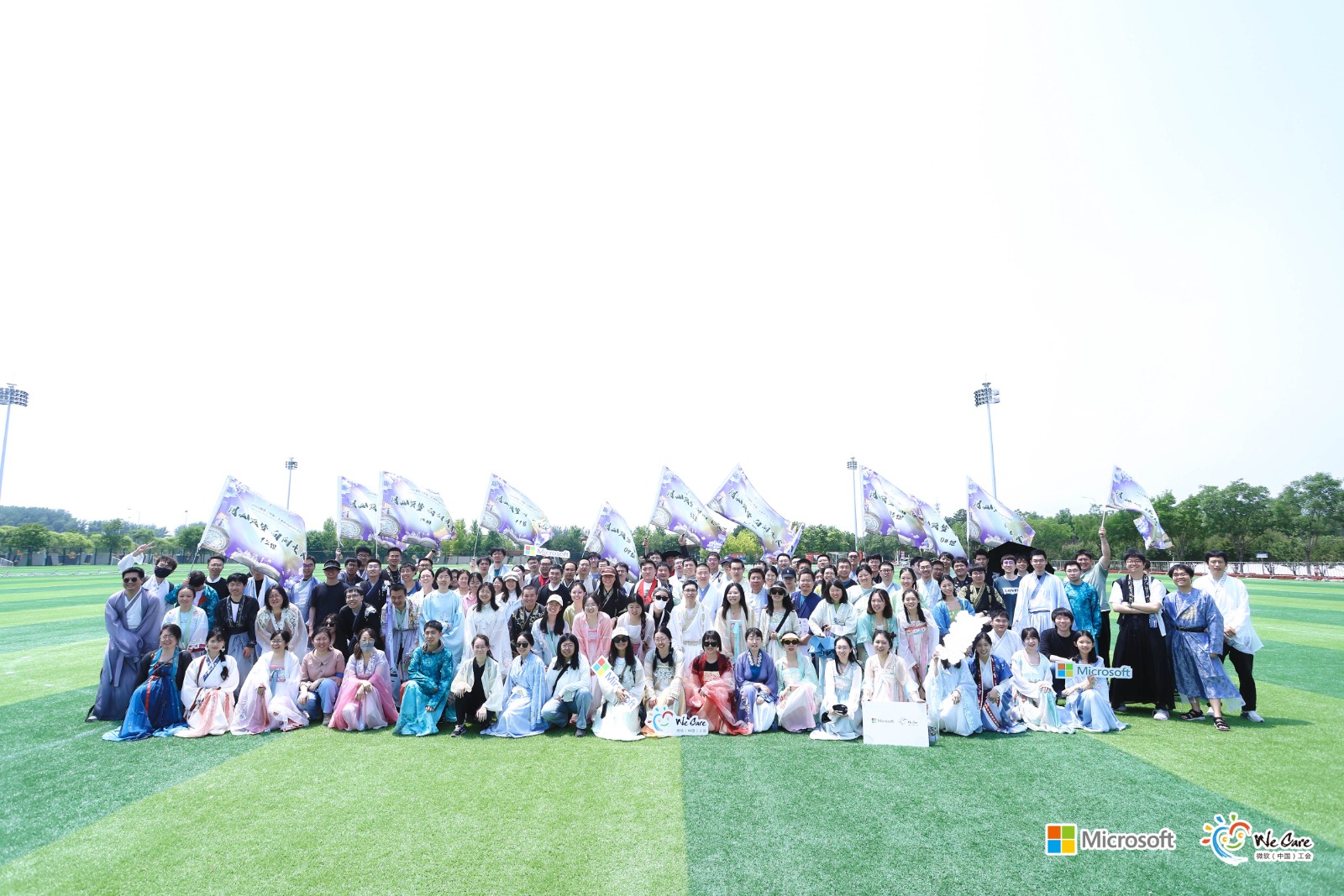 83021300.jpg 500人按片区拆成若干小组,每片区配独立教练与NPC,总控统|陀螺团建活动实拍