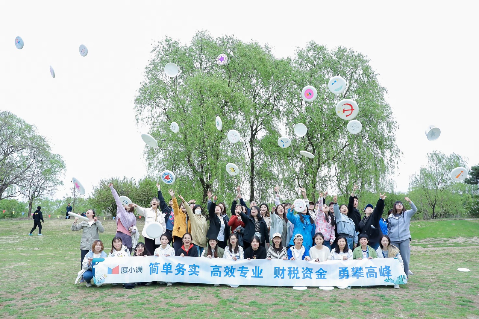 92676319.jpg 200人级别(如小米)会同时开3—4片场地轮转,避免排队|陀螺团建活动实拍