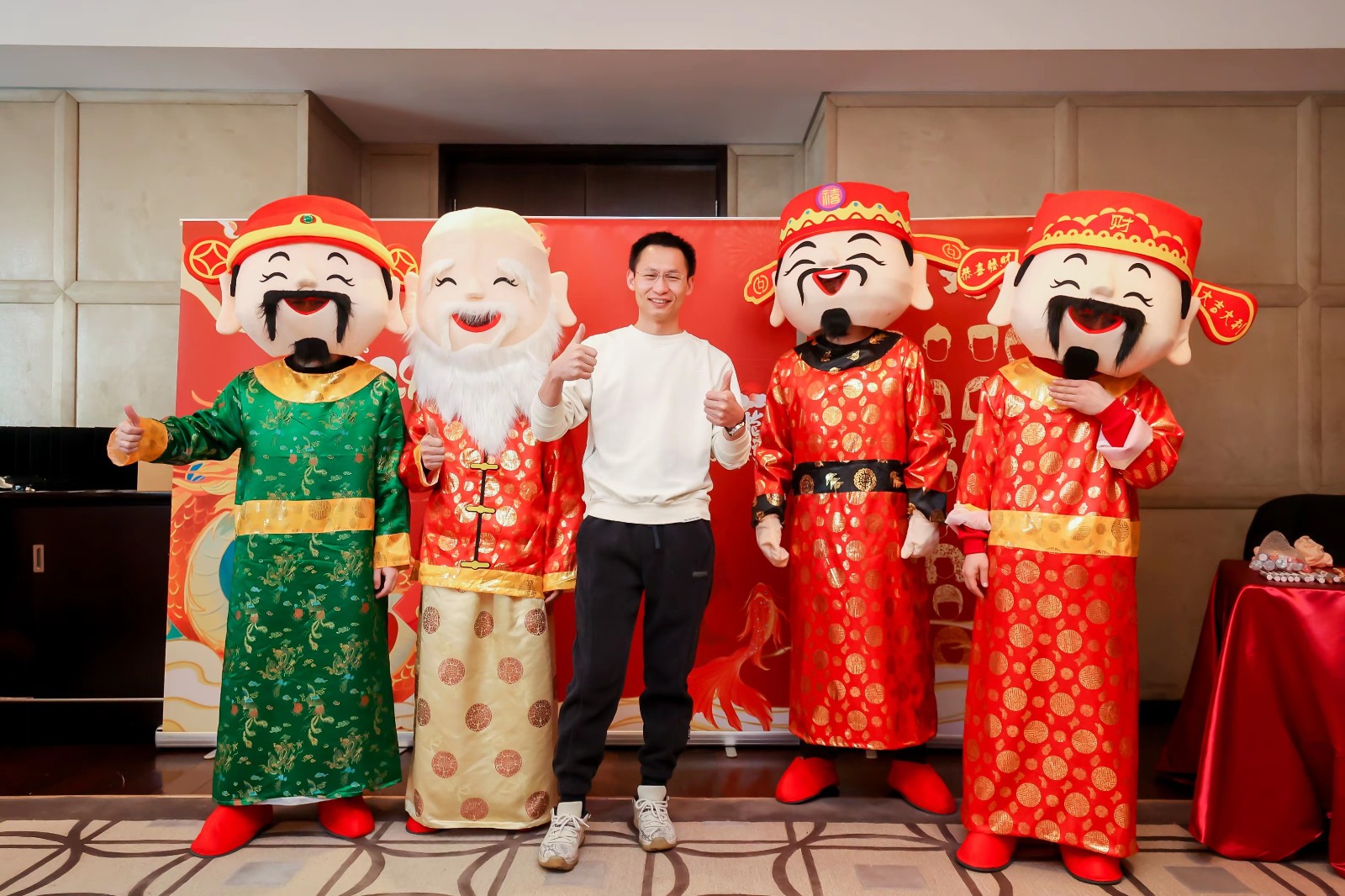 58869941.jpg 两种形态,说明制造业年会也会按预算和团队规模分层:核心团队|陀螺团建活动实拍(图4)