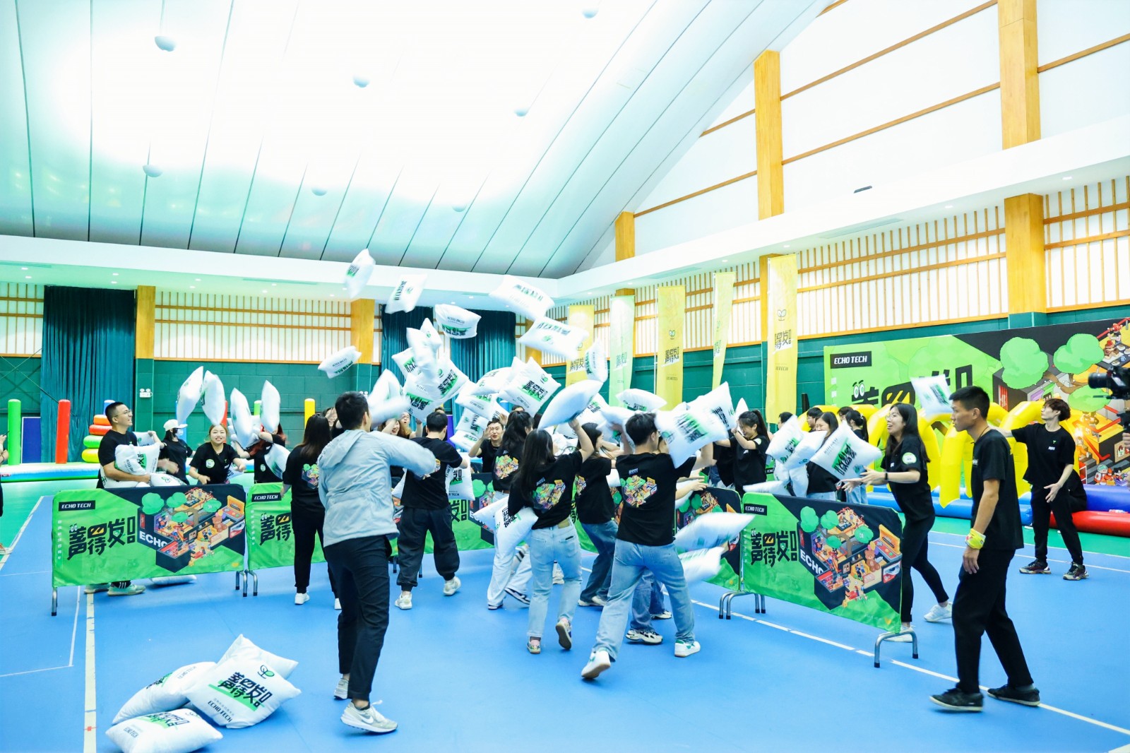 81224910.jpg 回响科技240人四周年庆|陀螺团建活动实拍